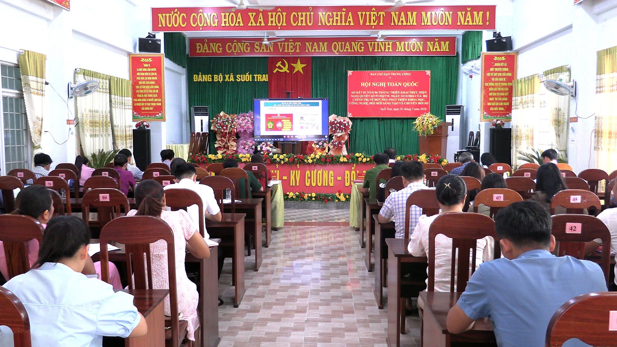 XÃ SUỐI TRAI THAM DỰ HỘI NGHỊ TOÀN QUỐC SƠ KẾT 01 NĂM 06 THÁNG TRIỂN KHAI THỰC HIỆN NGHỊ QUYẾT SỐ 57-NQ/TW