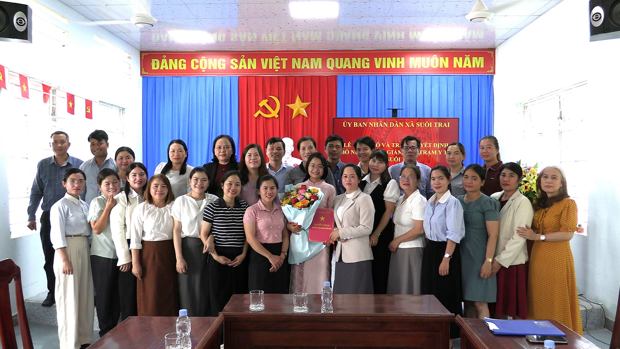 LỄ CÔNG BỐ VÀ TRAO QUYẾT ĐỊNH BỔ NHIỆM PHÓ GIÁM ĐỐC TRẠM Y TẾ XÃ SUỐI TRAI