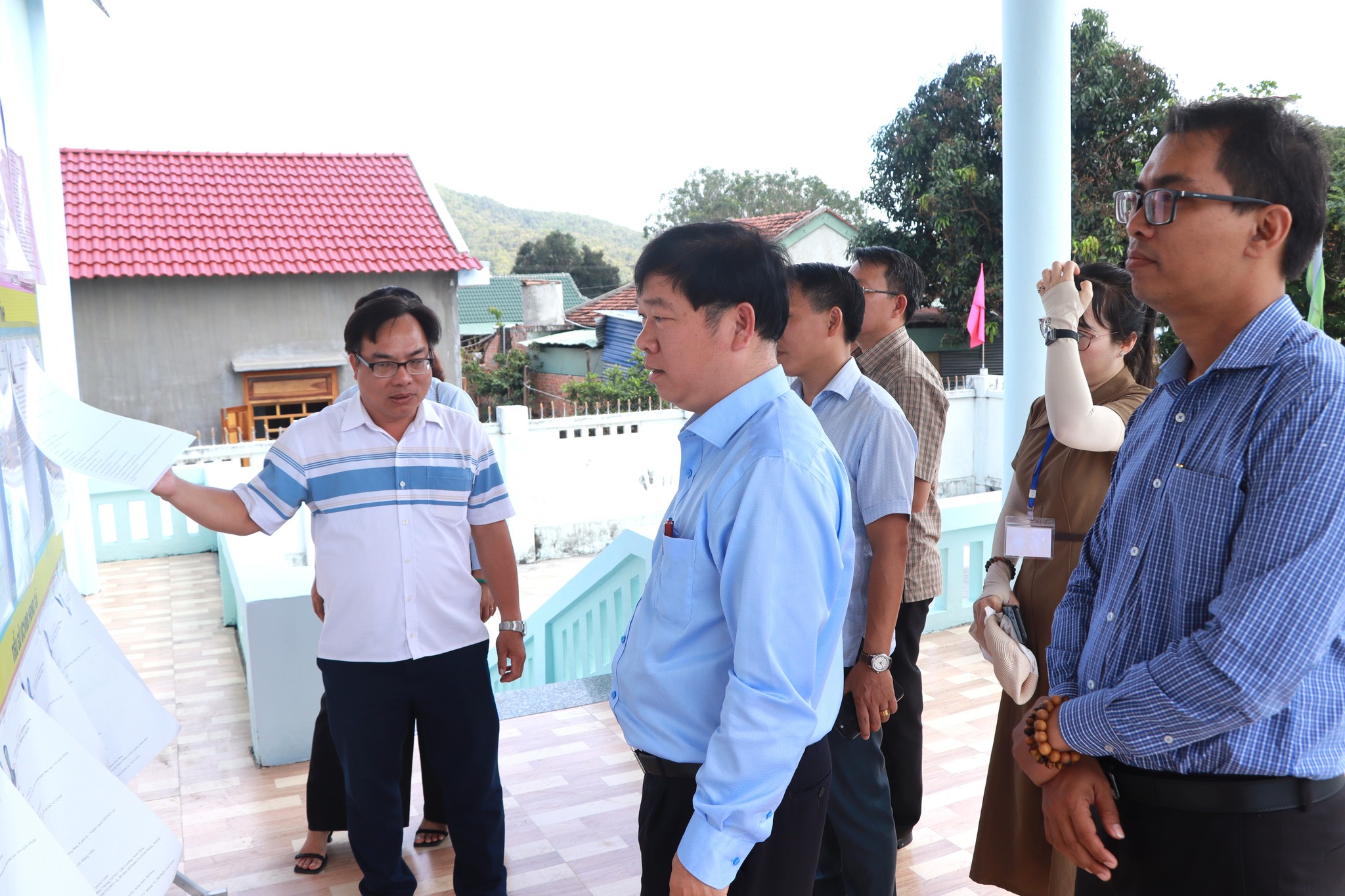 ĐOÀN KIỂM TRA CỦA ỦY BAN BẦU CỬ TỈNH ĐẮK LẮK KIỂM TRA CÔNG TÁC CHUẨN BỊ BẦU CỬ TẠI XÃ SUỐI TRAI