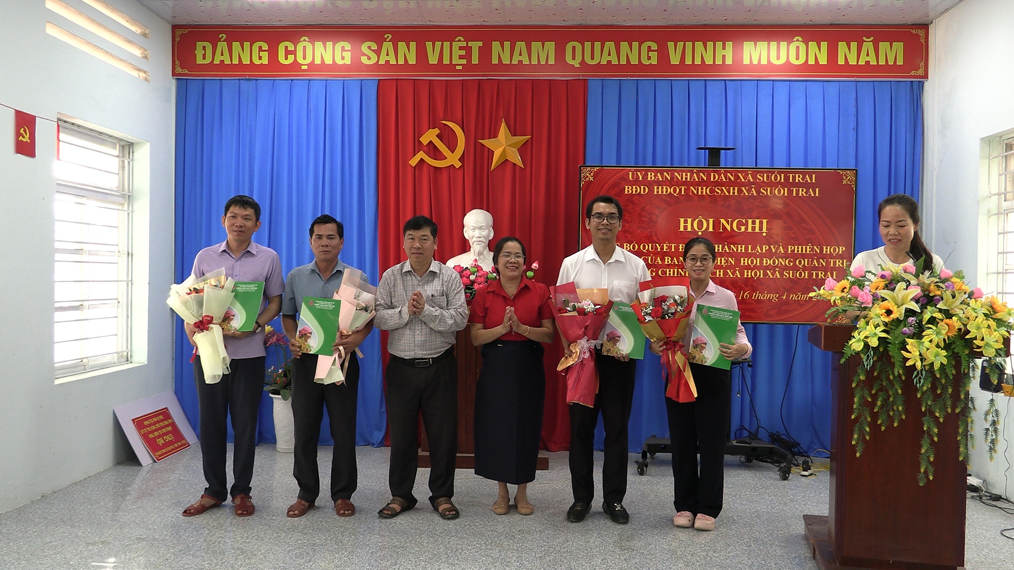 HỘI NGHỊ CÔNG BỐ QUYẾT ĐỊNH THÀNH LẬP VÀ PHIÊN HỌP THỨ NHẤT CỦA BAN ĐẠI DIỆN HỘI ĐỒNG QUẢN TRỊ NGÂN HÀNG CHÍNH SÁCH XÃ HỘI XÃ SUỐI TRAI