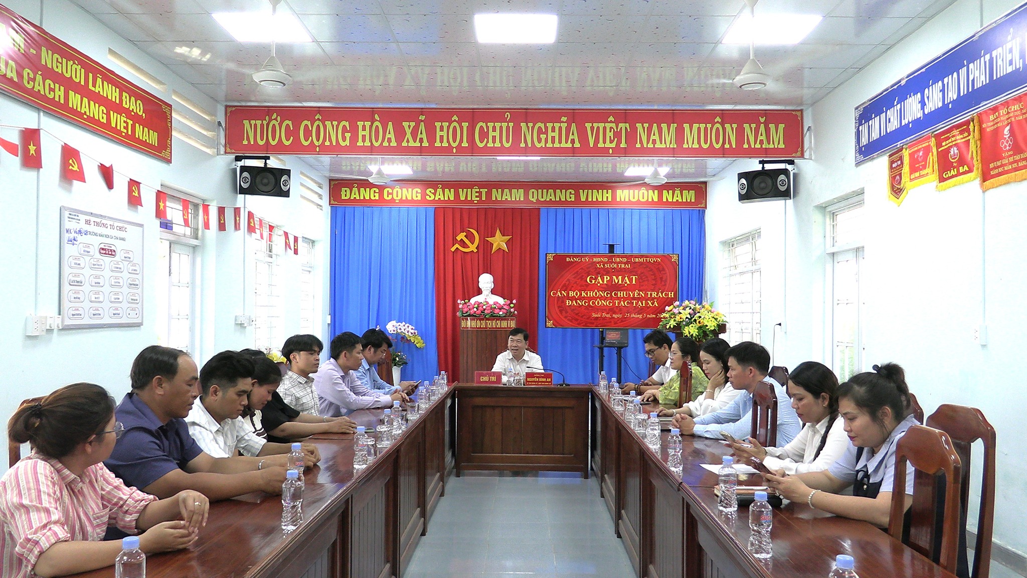 SUỐI TRAI: GẶP MẶT, ĐỘNG VIÊN CÁN BỘ KHÔNG CHUYÊN TRÁCH TRƯỚC THỀM TINH GỌN BỘ MÁY