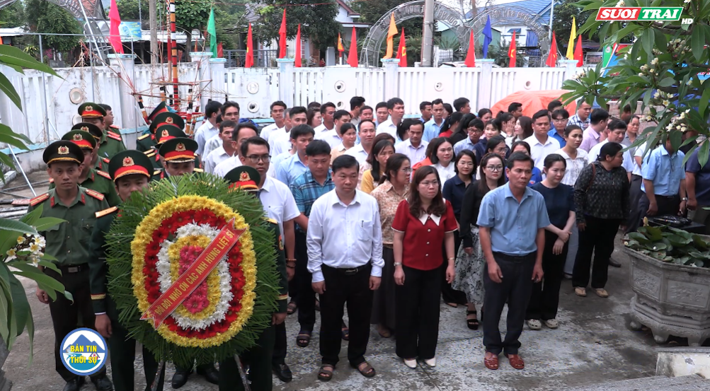 TỔ CHỨC ĐẶT VÒNG HOA, DÂNG HƯƠNG NHÀ BIA GHI TÊN LIỆT SĨ XÃ SUỐI TRAI NHÂN KỶ NIỆM 51 NĂM NGÀY GIẢI PHÓNG HOÀN TOÀN MIỀN NAM, THỐNG NHẤT ĐẤT NƯỚC (30/4/1975 – 30/4/2026)