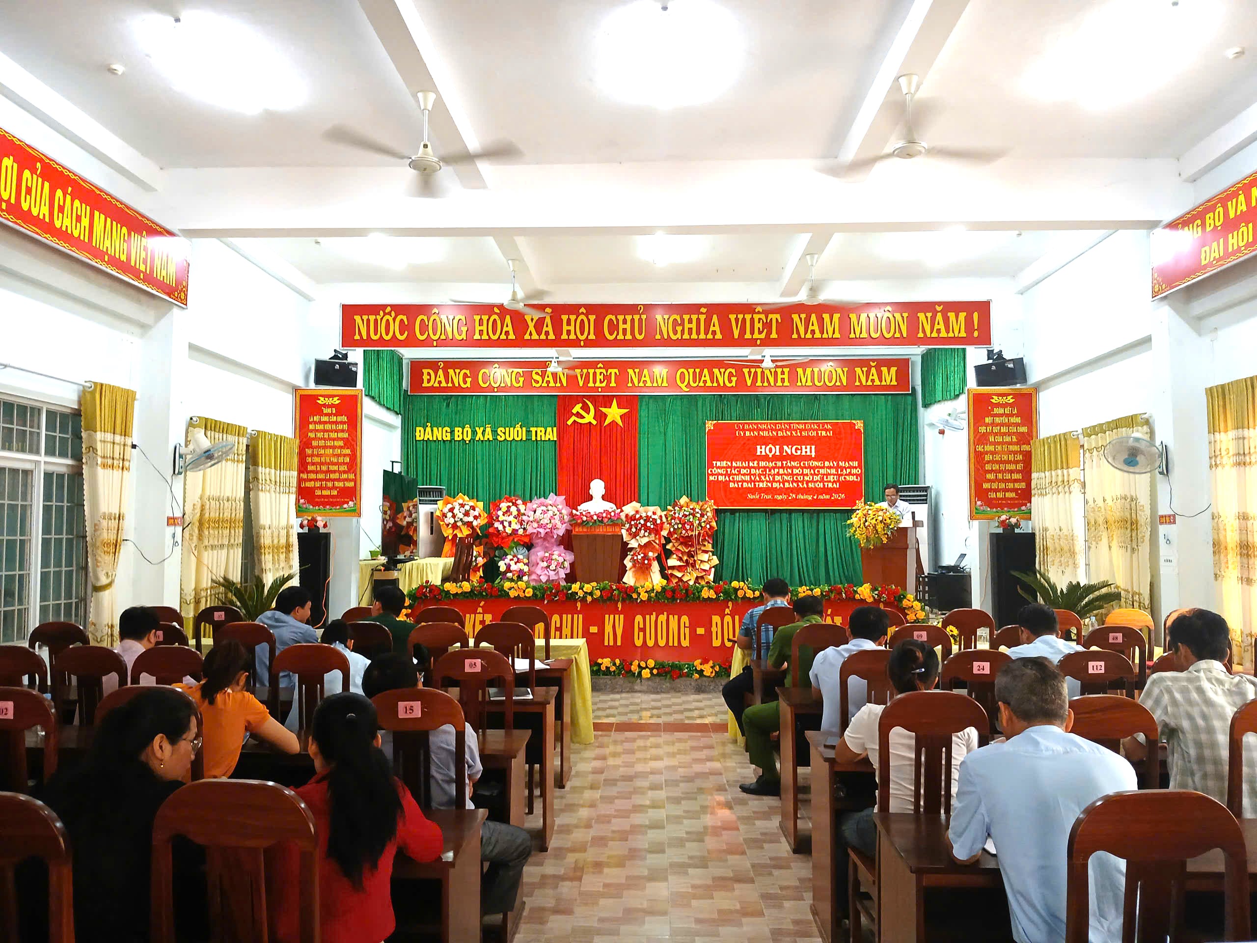 HỘI NGHỊ TRIỂN KHAI KẾ HOẠCH TĂNG CƯỜNG ĐẨY MẠNH CÔNG TÁC ĐO ĐẠC, LẬP BẢN ĐỒ ĐỊA CHÍNH, LẬP HỒ SƠ ĐỊA CHÍNH VÀ XÂY DỰNG CƠ SỞ DỰ LIỆU (CSDL) ĐẤT ĐAI TRÊN ĐỊA BÀN XÃ SUỐI TRAI