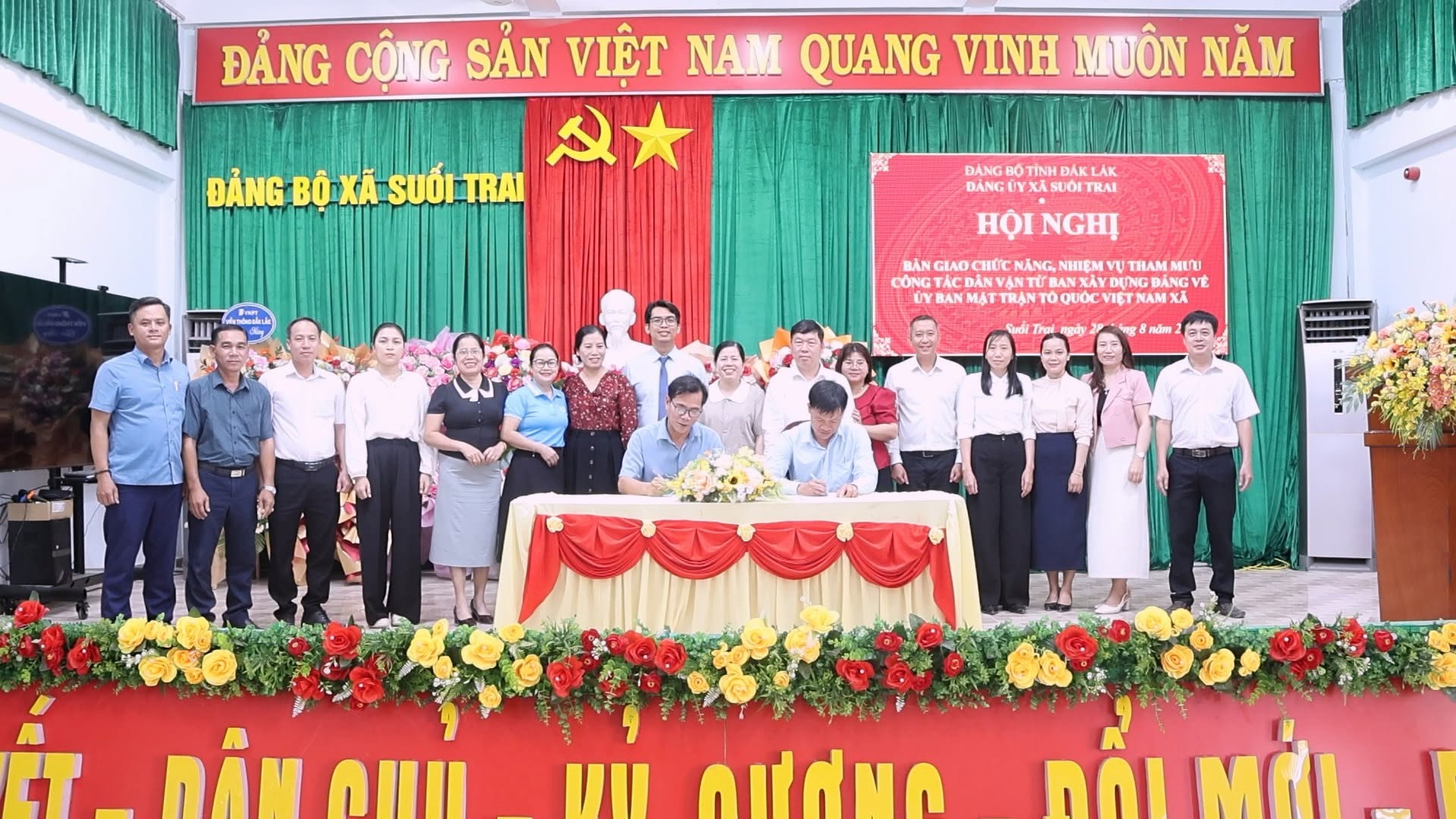 BÀN GIAO CHỨC NĂNG, NHIỆM VỤ THAM MƯU CÔNG TÁC DÂN VẬN, TĂNG CƯỜNG HIỆU QUẢ PHỐI HỢP Ở CƠ SỞ