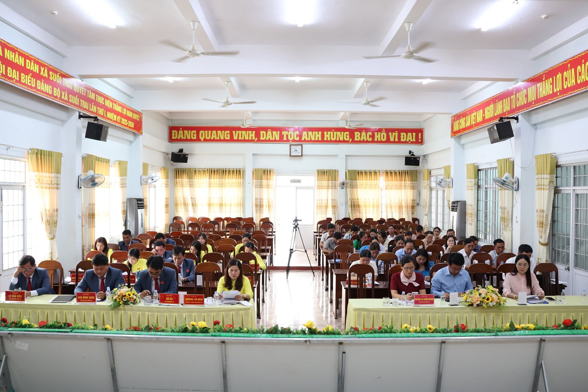 KỲ HỌP THỨ TƯ HĐND XÃ SUỐI TRAI KHÓA XIII: THÔNG QUA NHIỀU NGHỊ QUYẾT QUAN TRỌNG