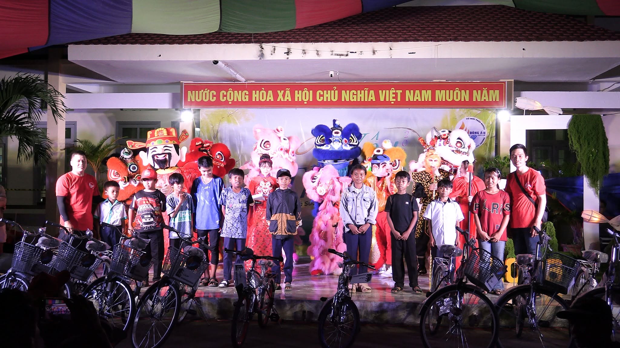 ĐÔNG ẤM GROUP MANG CHƯƠNG TRÌNH “THU YÊU THƯƠNG 2026” ĐẾN VỚI HỌC SINH XÃ SUỐI TRAI
