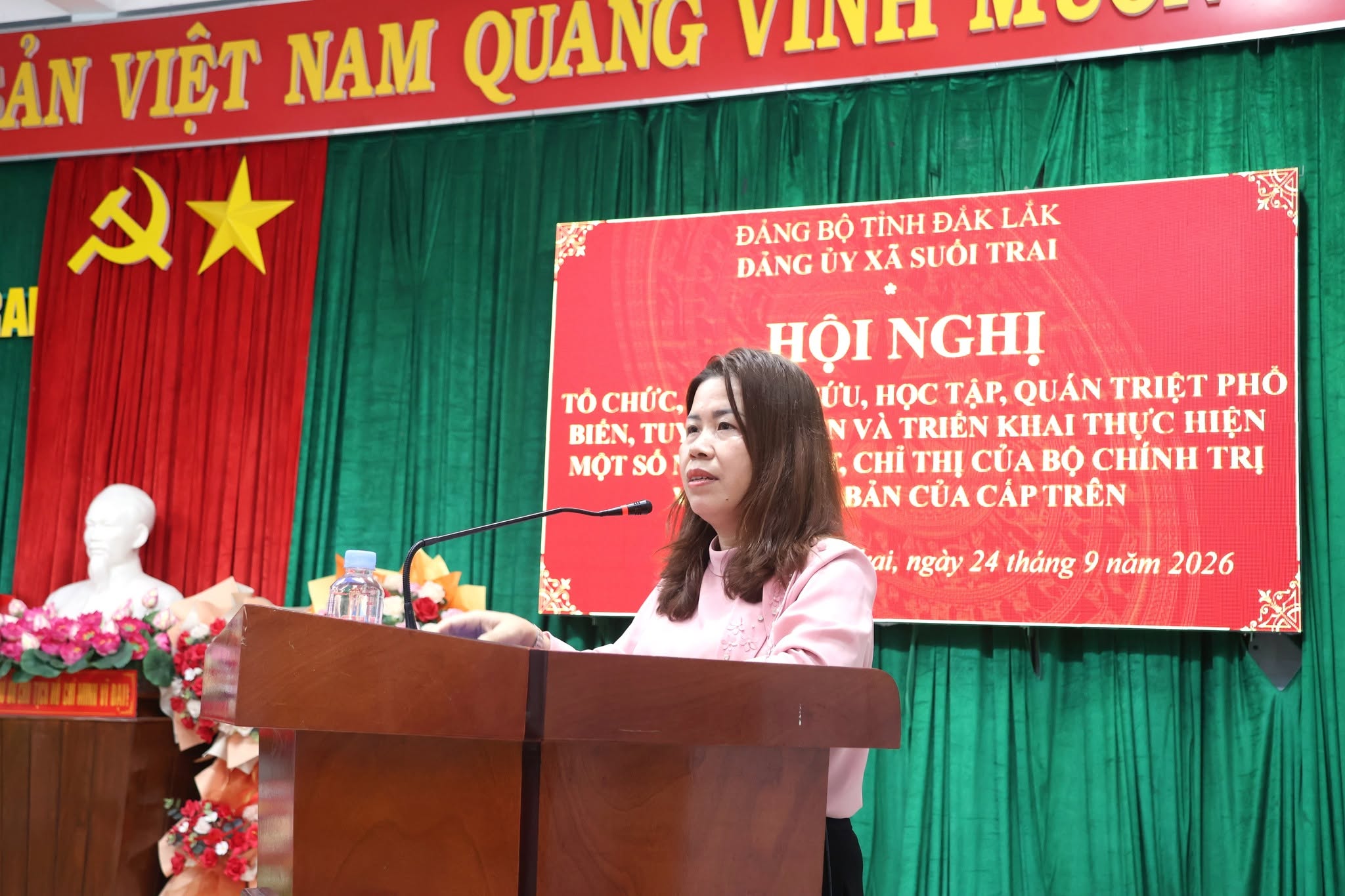 ĐẢNG ỦY XÃ SUỐI TRAI TỔ CHỨC HỘI NGHỊ NGHIÊN CỨU, HỌC TẬP, QUÁN TRIỆT CÁC NGHỊ QUYẾT, CHỈ THỊ CỦA BỘ CHÍNH TRỊ