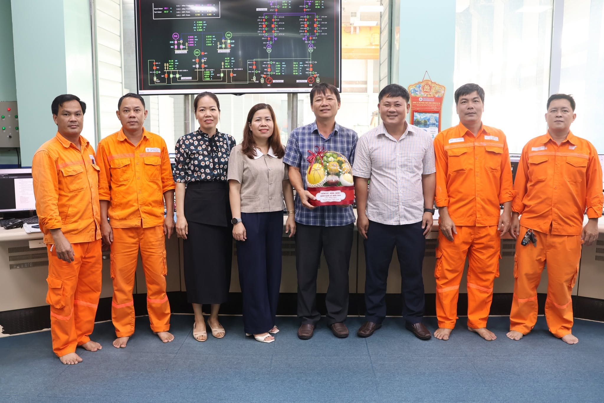 SUỐI TRAI: THĂM, CHÚC MỪNG CÁC DOANH NGHIỆP NHÂN NGÀY DOANH NHÂN VIỆT NAM 13/10