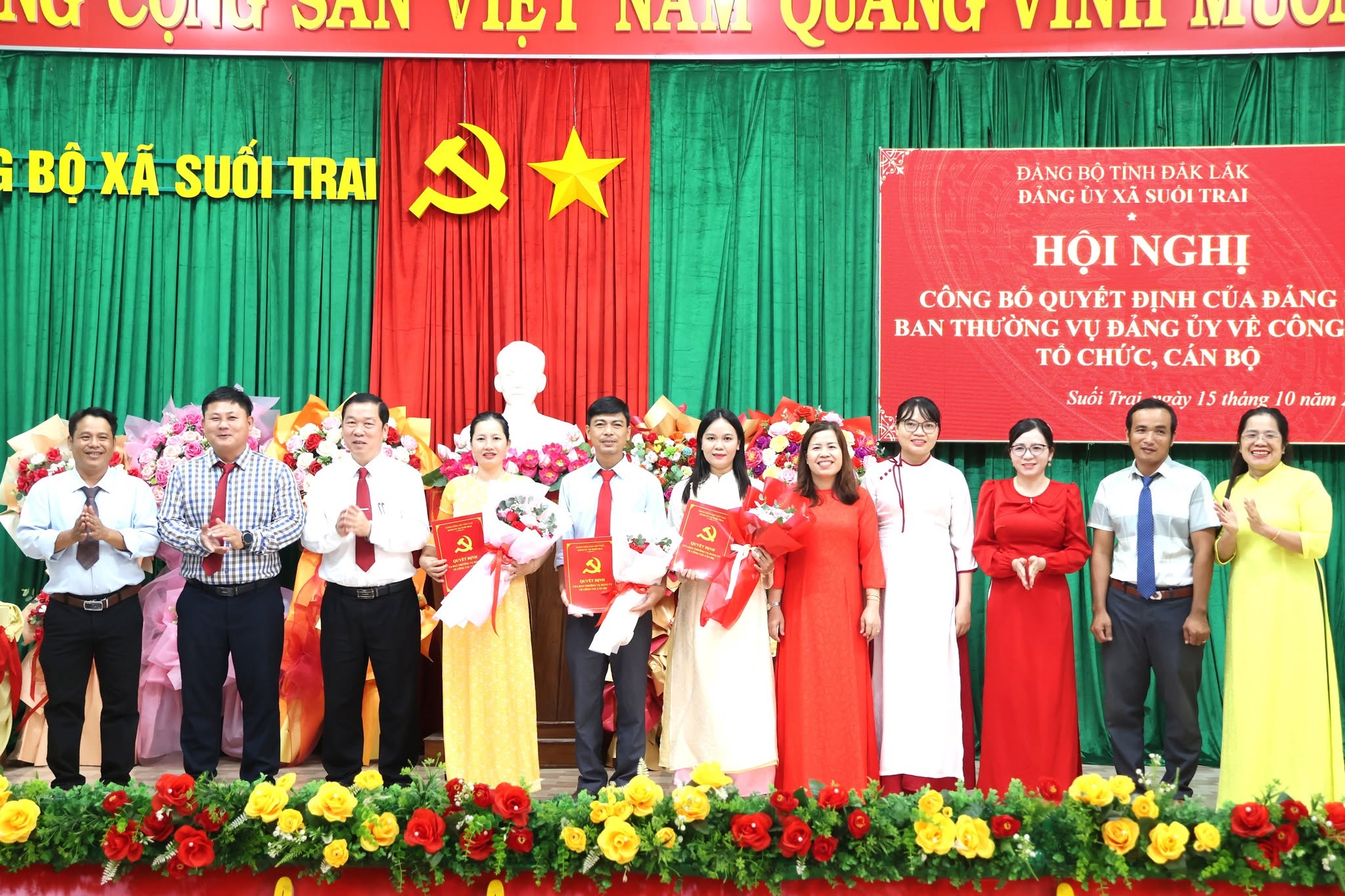 ĐẢNG ỦY XÃ SUỐI TRAI CÔNG BỐ CÁC QUYẾT ĐỊNH VỀ SẮP XẾP, KIỆN TOÀN TỔ CHỨC ĐẢNG